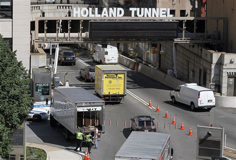 The New Jersey-bound weeknight closure schedule is as follows: Sunday night 11:00 p. . What happened at holland tunnel today